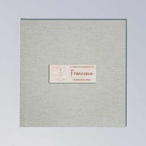 Album Portafoto Personalizzato 31 x31 con Copertina in Lino e Decorazione in Legno - Prima Comunione - 80 pagine, 40 fogli